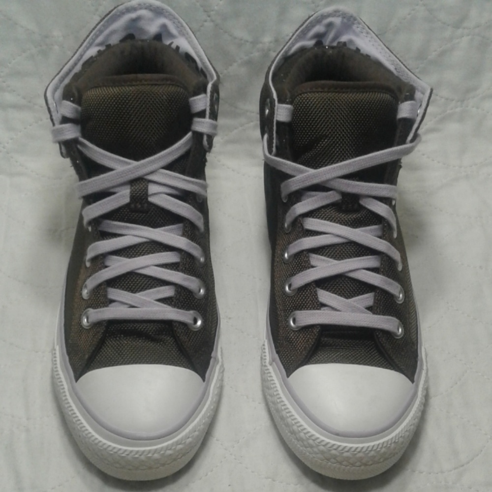CONVERSE hi top new size 7 women's men's 5